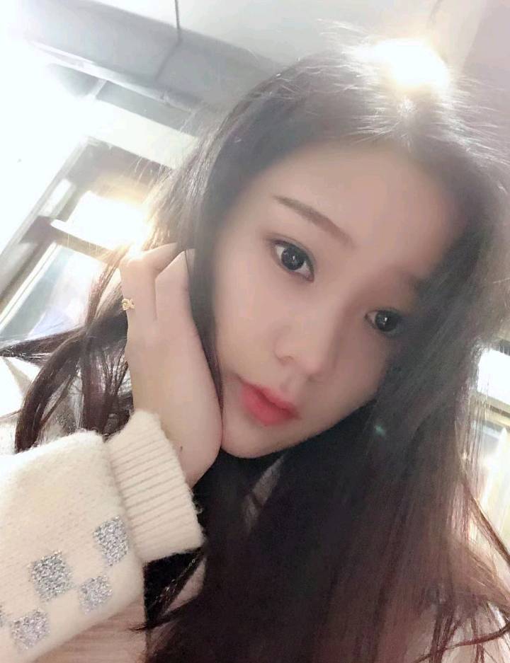 偶尔兼职  胸大屁翘的极品